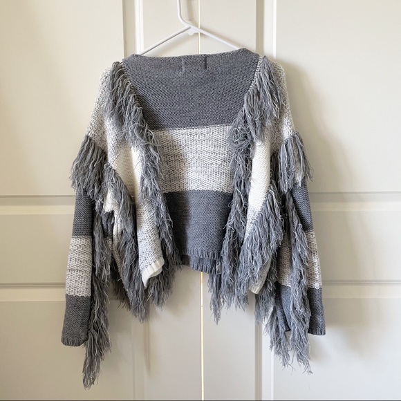 Moon River Colorblock Gray and White Fringe Sweater Size Small - Picture 6 of 14